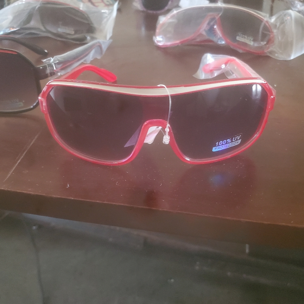 Sunglasses - Picture 4 of 6